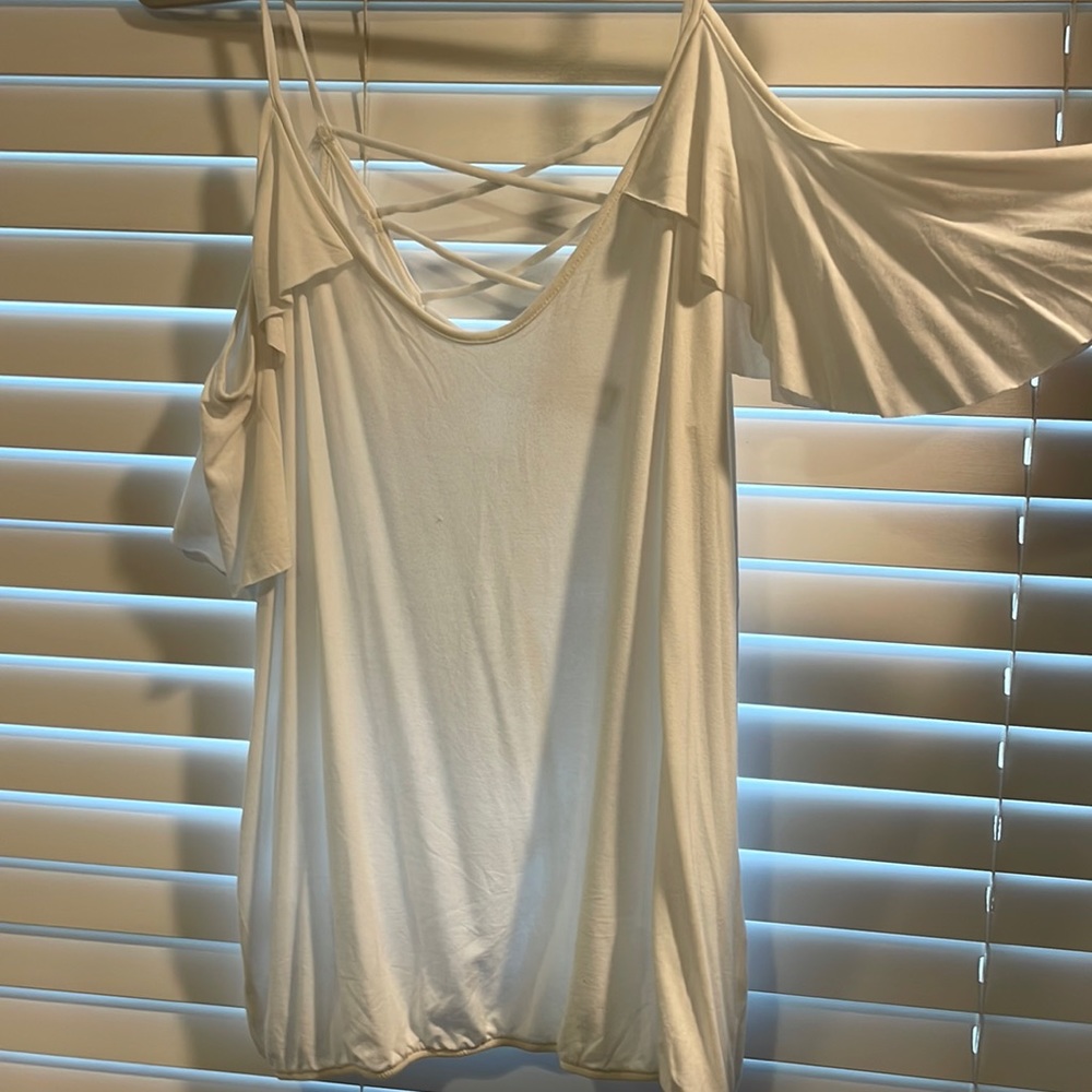 White shoulder-less blouse